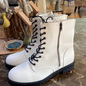 Stylish White Lace-Up combat boots Bootie LN
